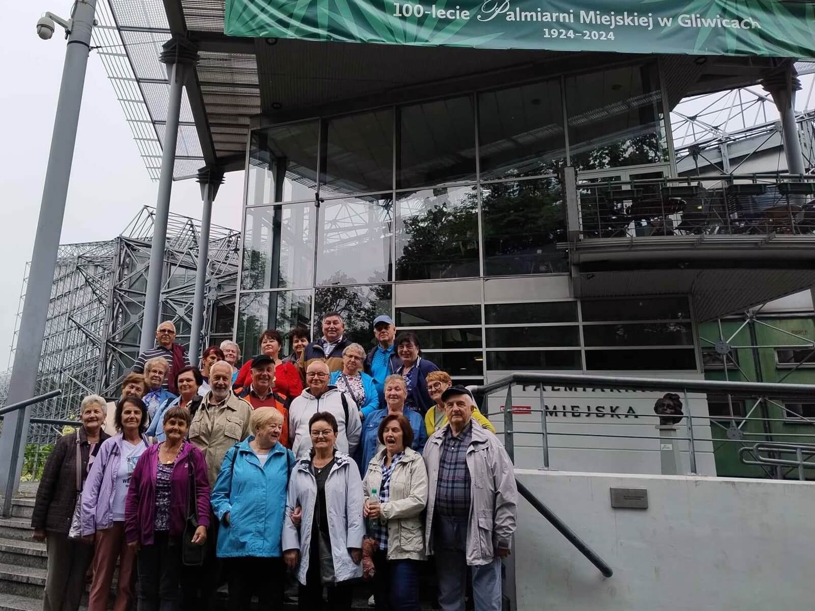 Seniorzy z koła nr 19 w Rudzicy na wycieczce w Gliwicach.